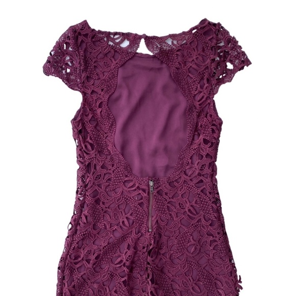 Alice + Olivia Burgundy Backless Lace Dress Size 2 - Picture 4 of 7